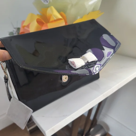 Gorgeous Ted Baker Black w Pink Bow Envelope Clutch Bag Gloss New - Picture 3 of 13